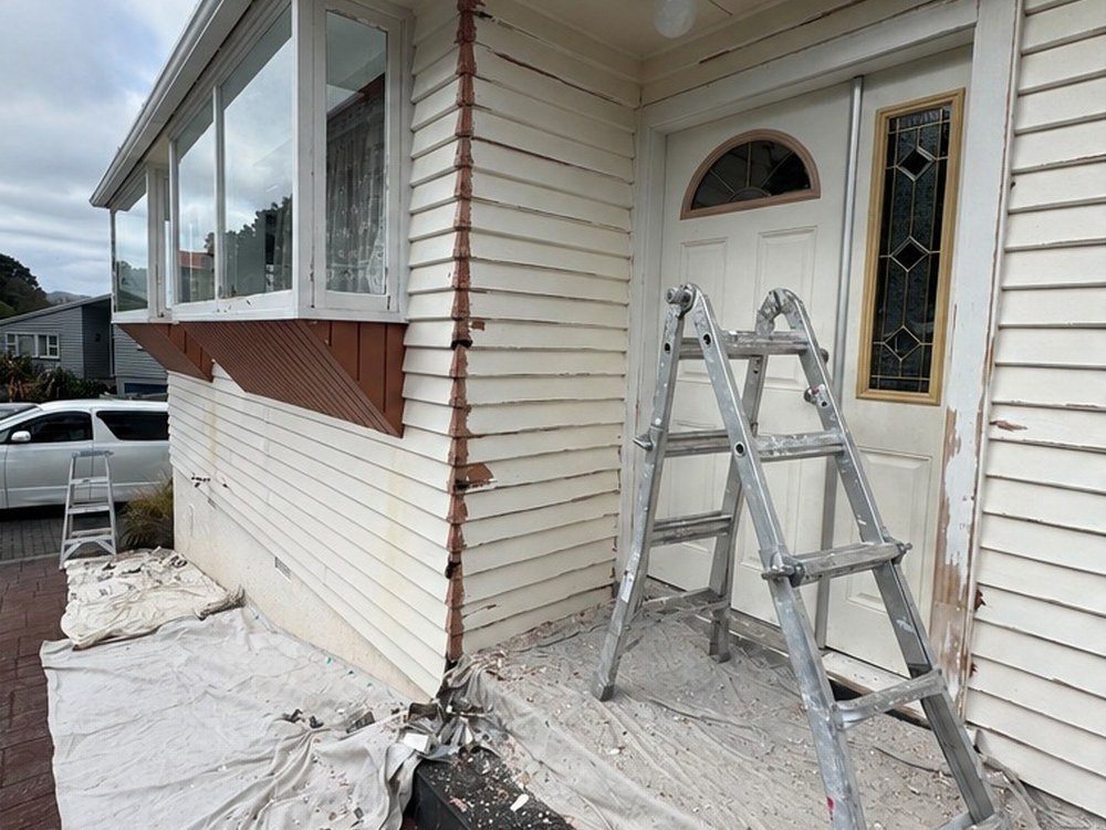 House entryway before exterior repaint, Wellington
